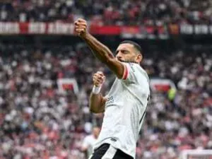 أندية سعودية تطارد محمد صلاح بعقد تاريخي