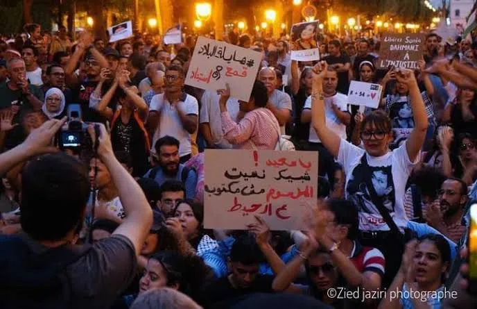 تونس تشتعل: مظاهرات غاضبة ضد قيس سعيّد وسط أزمة سياسية واقتصادية خانقة